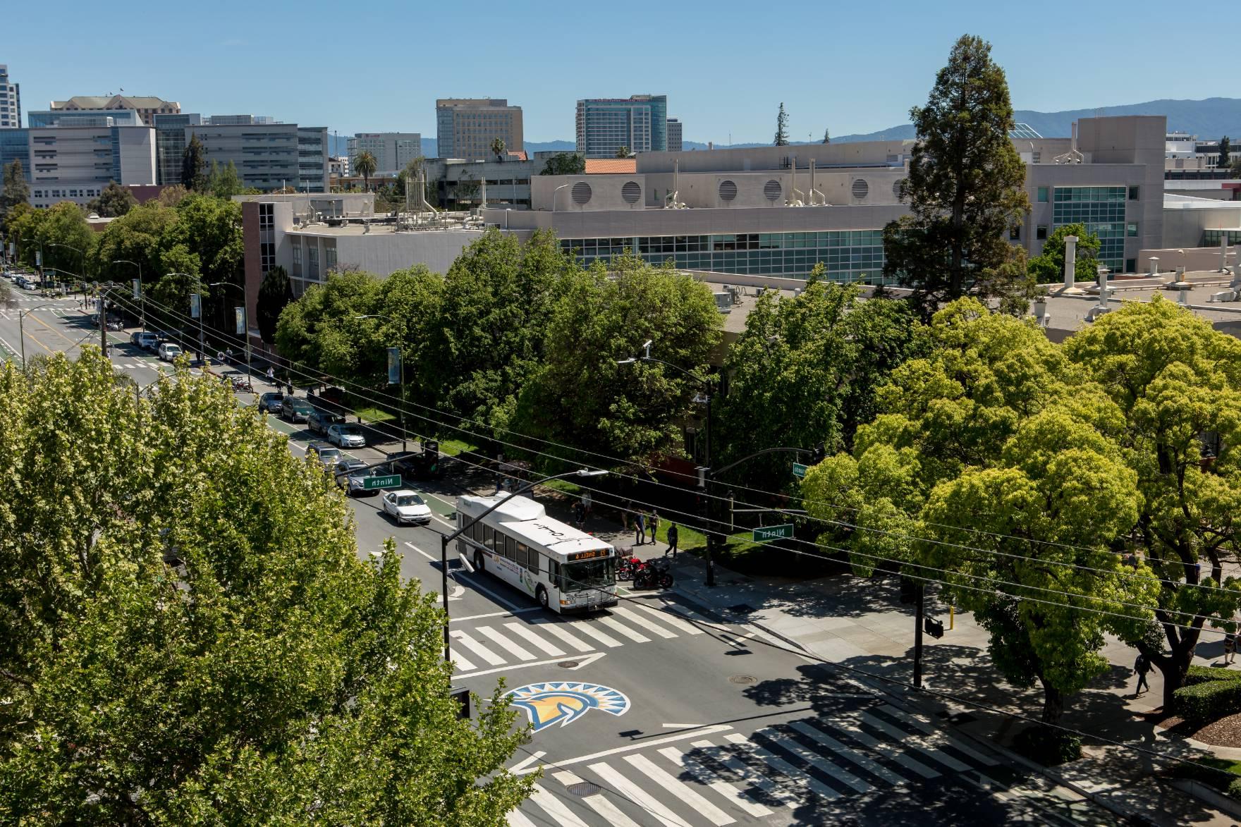 菠菜网lol正规平台 Campus Photo at 9th Street